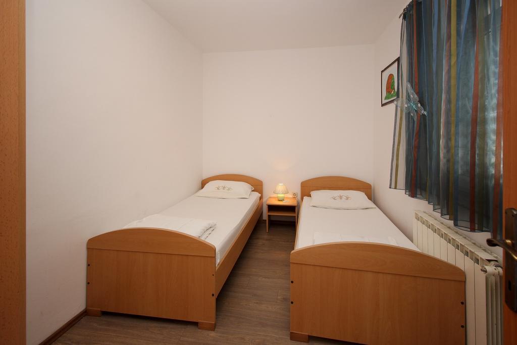 Apartment Drazen Šilo Cameră foto