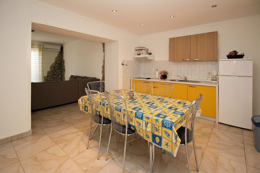 Apartment Drazen Šilo Cameră foto